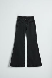 KOAJ PANTALON KOAJ JEAN FLARE 31481 2/26 by KOAJ is showcased laid flat on a light background, featuring front pockets, belt loops, and a button and zip closure. This style captures the essence of classic jean retro mujer fashion with its flattering flare silhouette—ideal for anyone seeking a modern twist on vintage-inspired denim.