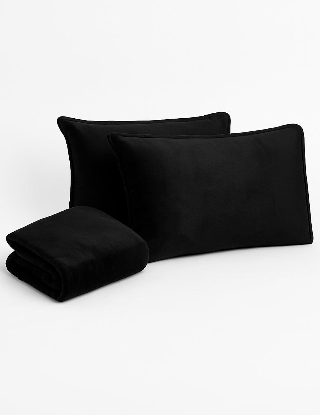 Two black rectangular pillows and a matching folded franela suave blanket from the Juego de Sábanas Invernales Negro by Intima Hogar are arranged on a white background.