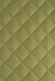 El Coordinado de Colcha Tifanny, con tonos verdes y amarillos, hermosos diseños florales y ademas incluye cojines.