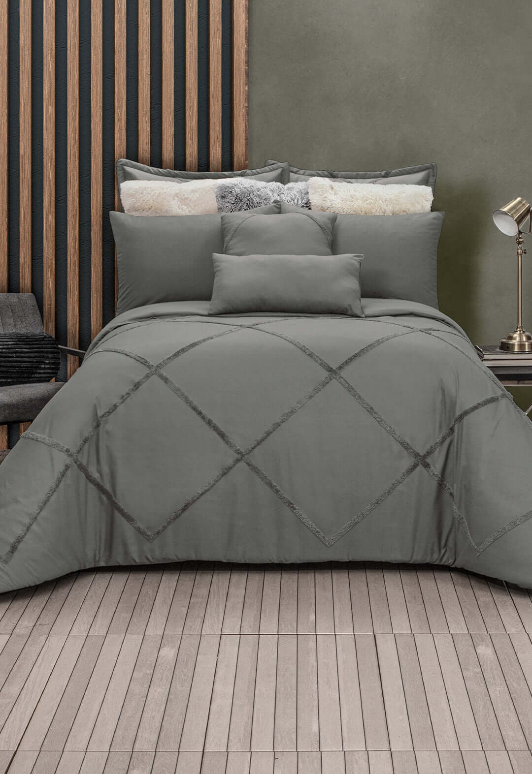 A neatly made bed with the Juego de Edreduvet Bordado Hamburgo by Intima Hogar, featuring diamond stitching and matching pillows, stands out in a minimalista space with vertical wood slats and a green wall.