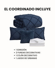 El Coordinado de Edredón Luxury Seúl de Intima Hogar incluye edredón chenille azul marino, dos fundas decorativas, un cojín decorativo y juego de sábanas Royal Cotton.