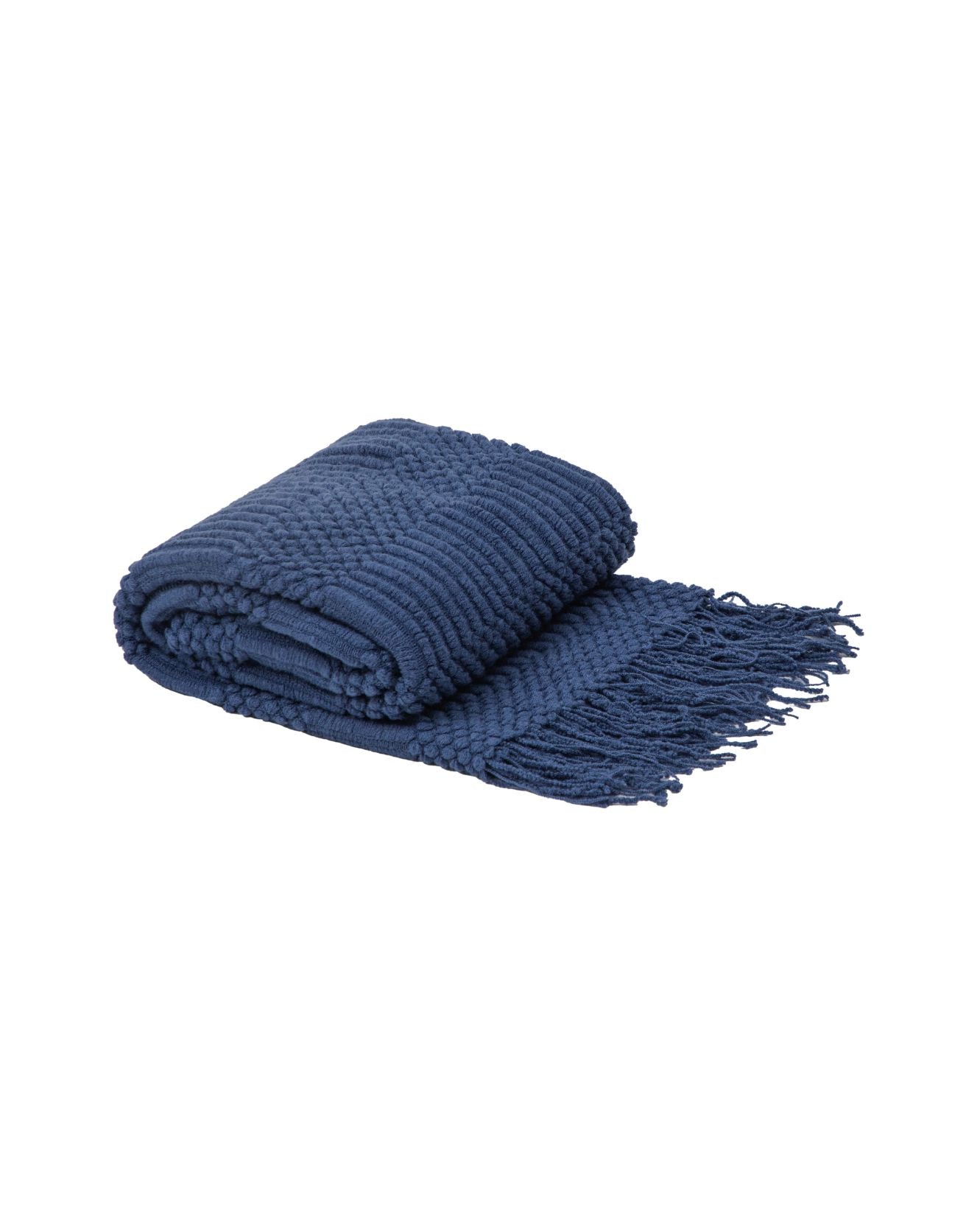 The Intima Hogar Frazada de Lujo Matcha Azul is a navy blue throw with a ribbed pattern and fringe on one end, featuring tejido aireado for texture, shown folded on a white background.