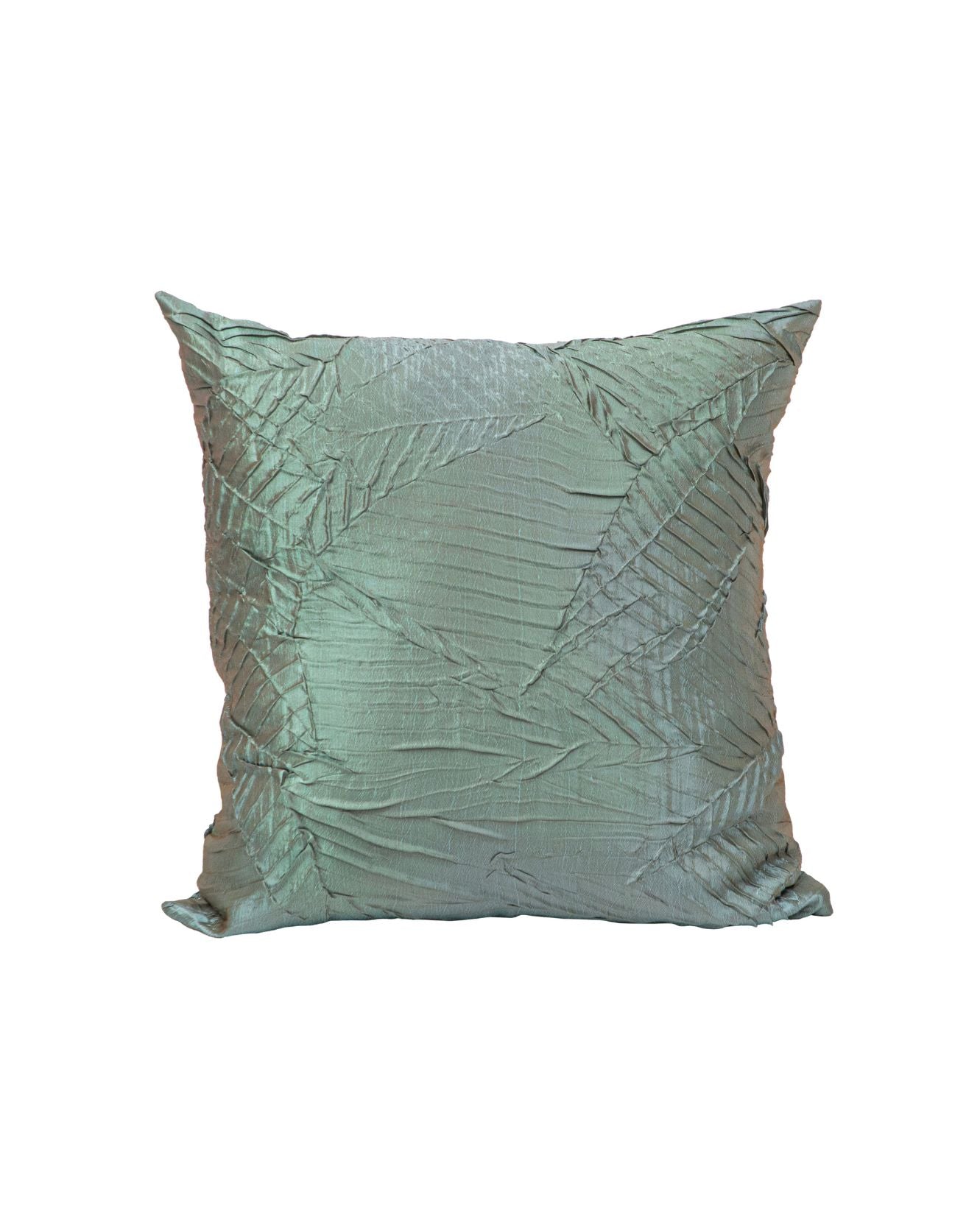 La Funda de Cojín Osaka de Intima Hogar luce texturas verdes con pliegues y patrones de hojas, ideal para añadir un toque único a tu decoración. Se presenta sobre fondo blanco.