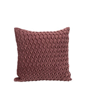 La funda de cojín Sendai de Intima Hogar ofrece un diseño tejido y textura visual en color malva, ideal para decoración moderna. Se presenta en fondo blanco para resaltar su estilo elegante y contemporáneo.