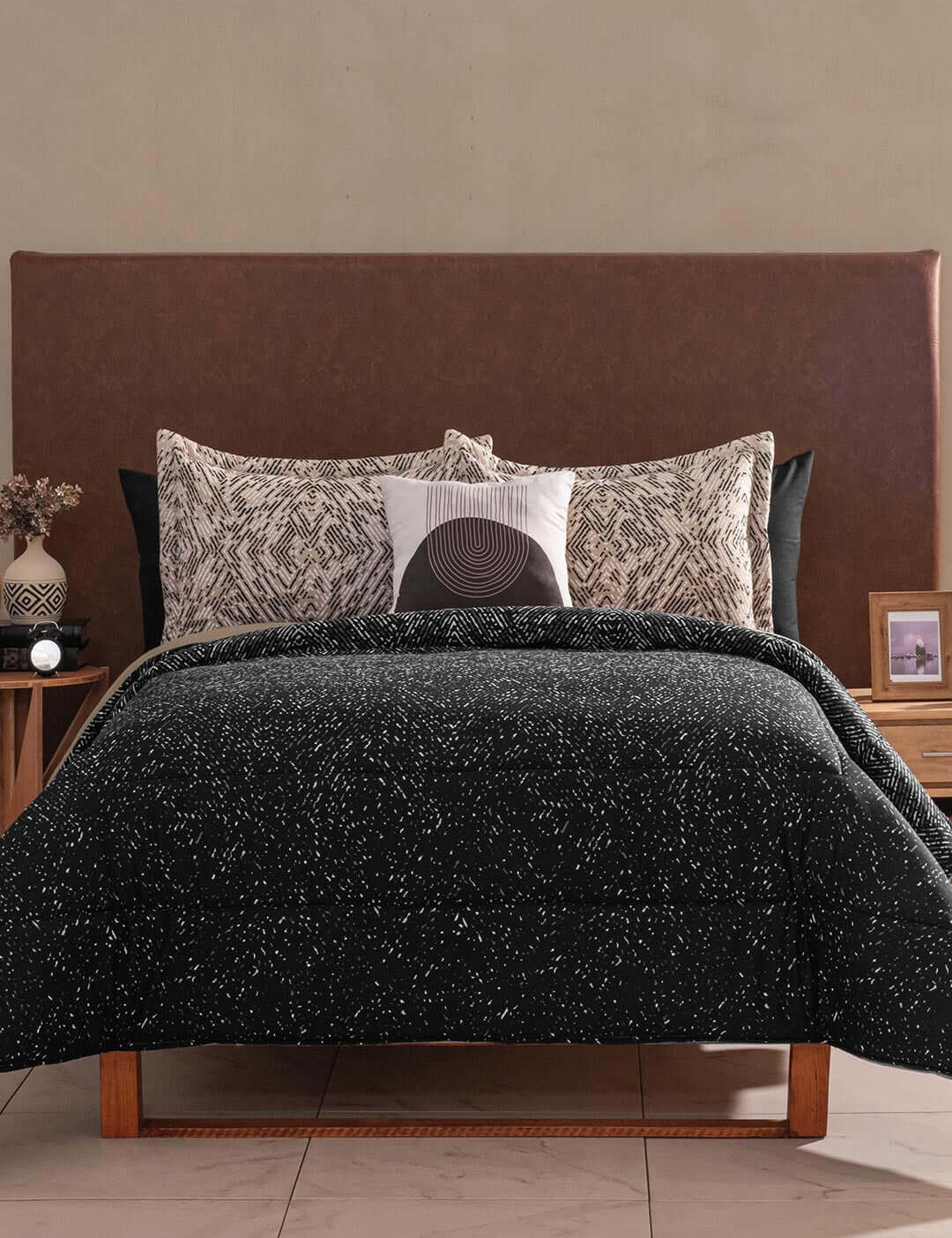Juego de Edredon Zurich con un hermoso diseño color negro